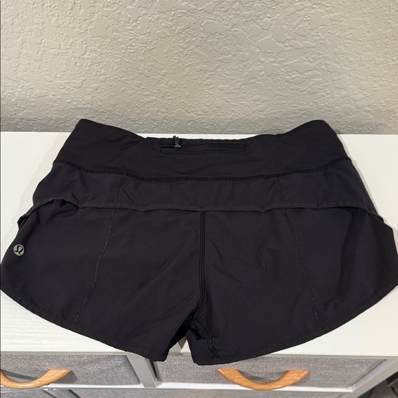 lululemon athletica speed up 2.5 low rise  Black Women's Athletic Shorts - Picture 2 of 4